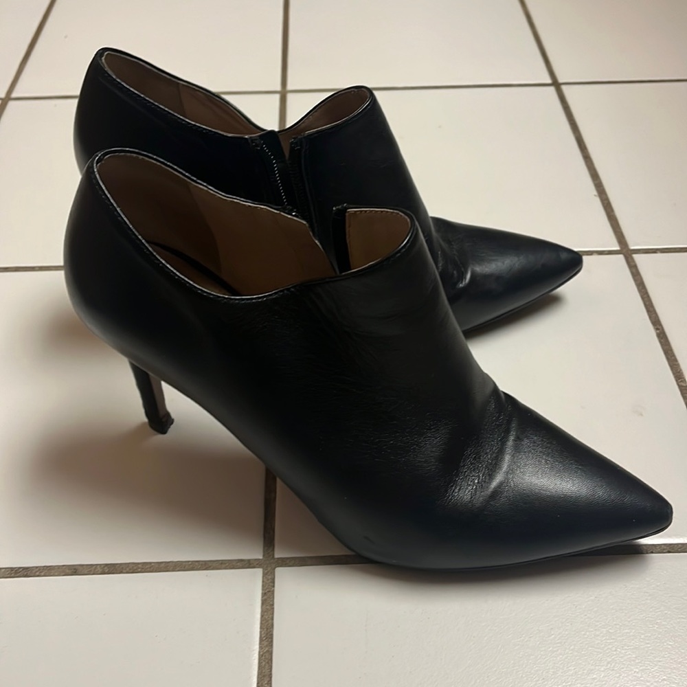 Via Spiga Black Leather Ankle Booties